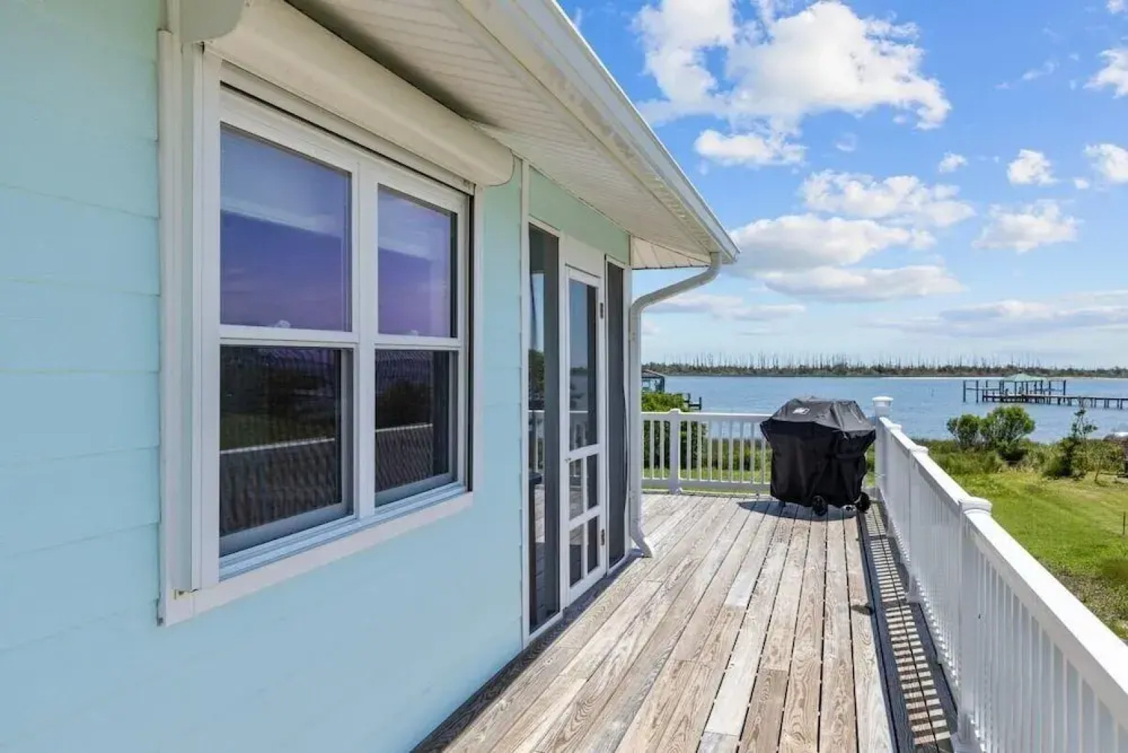 Sunrise Sound Cottage 3 Bedroom Home by RedAwning