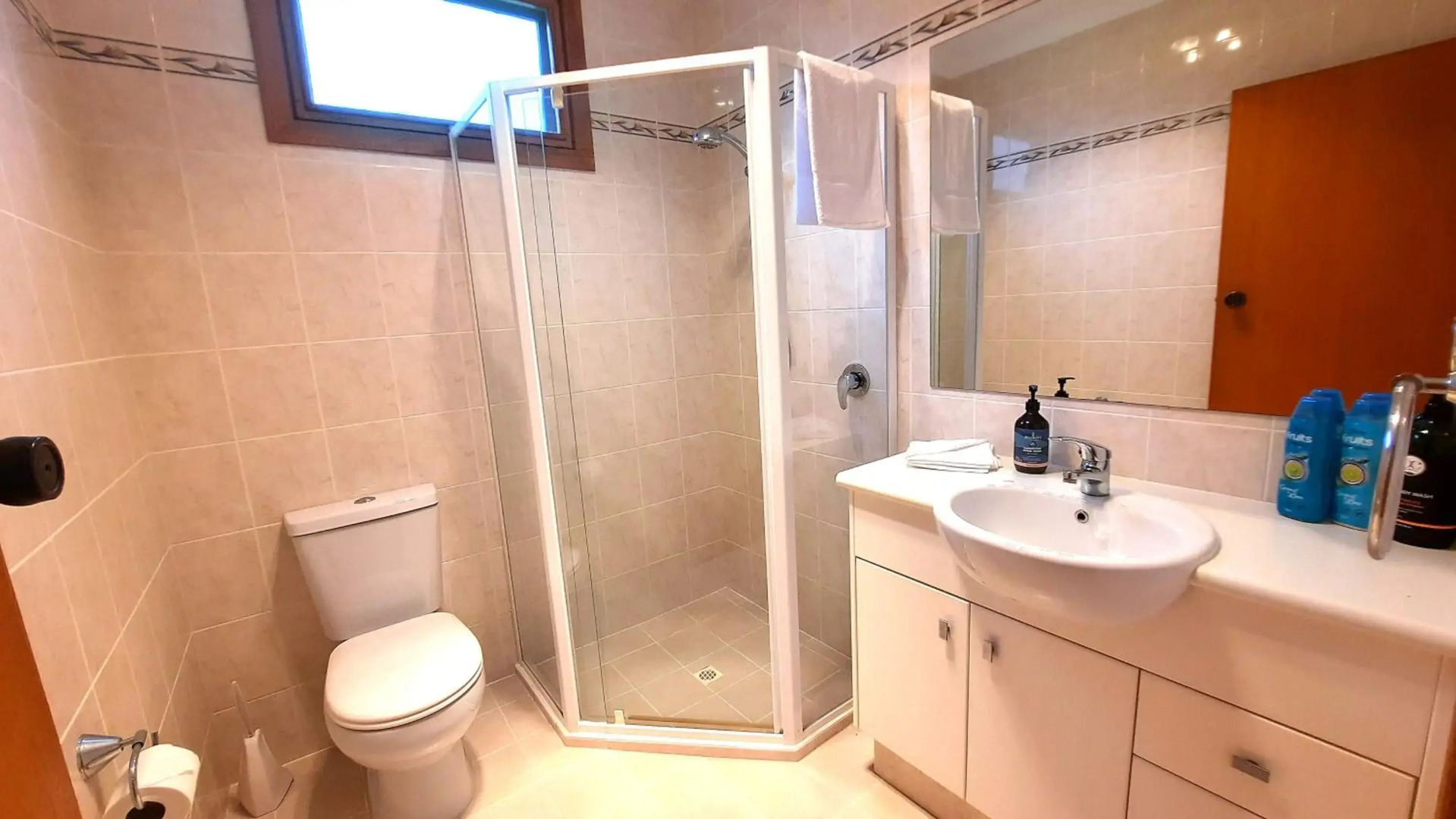 Captains on-the-seafront - 4 br stunning sea views