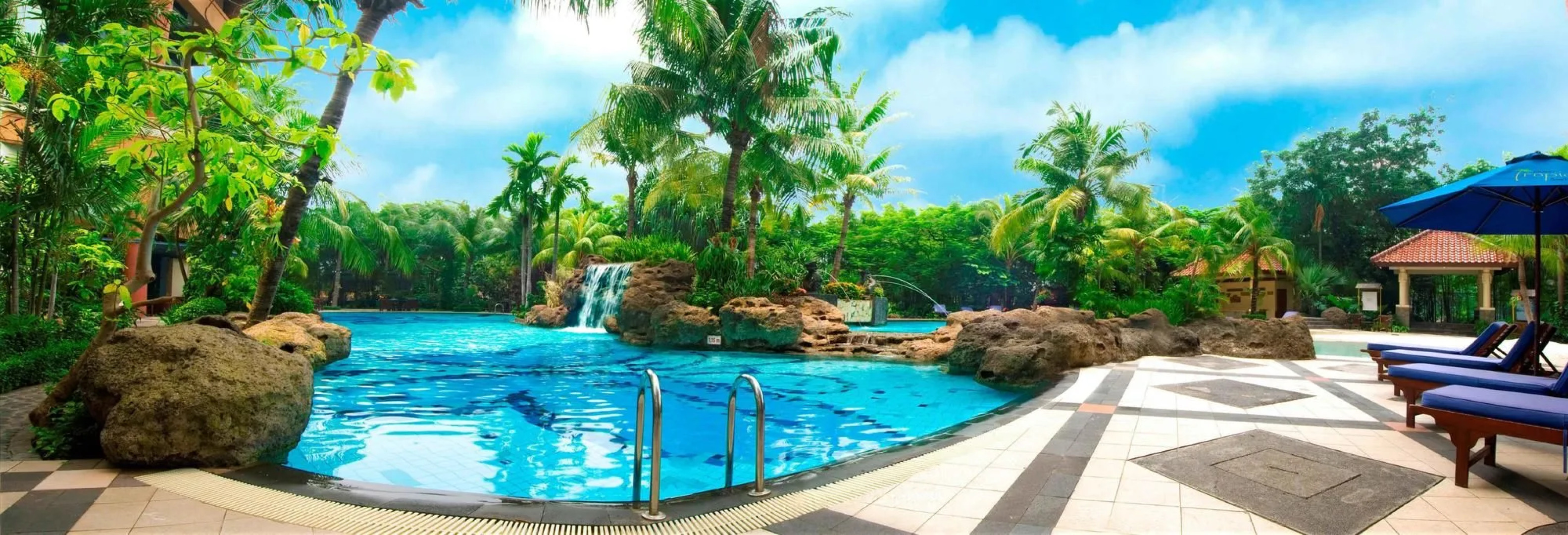 Grand Tropic Suites Hotel