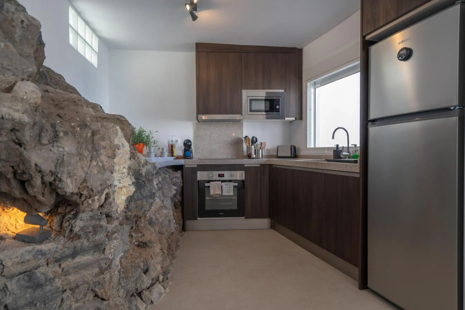 Spectacular Cave with two large terraces (70m2) by the sea