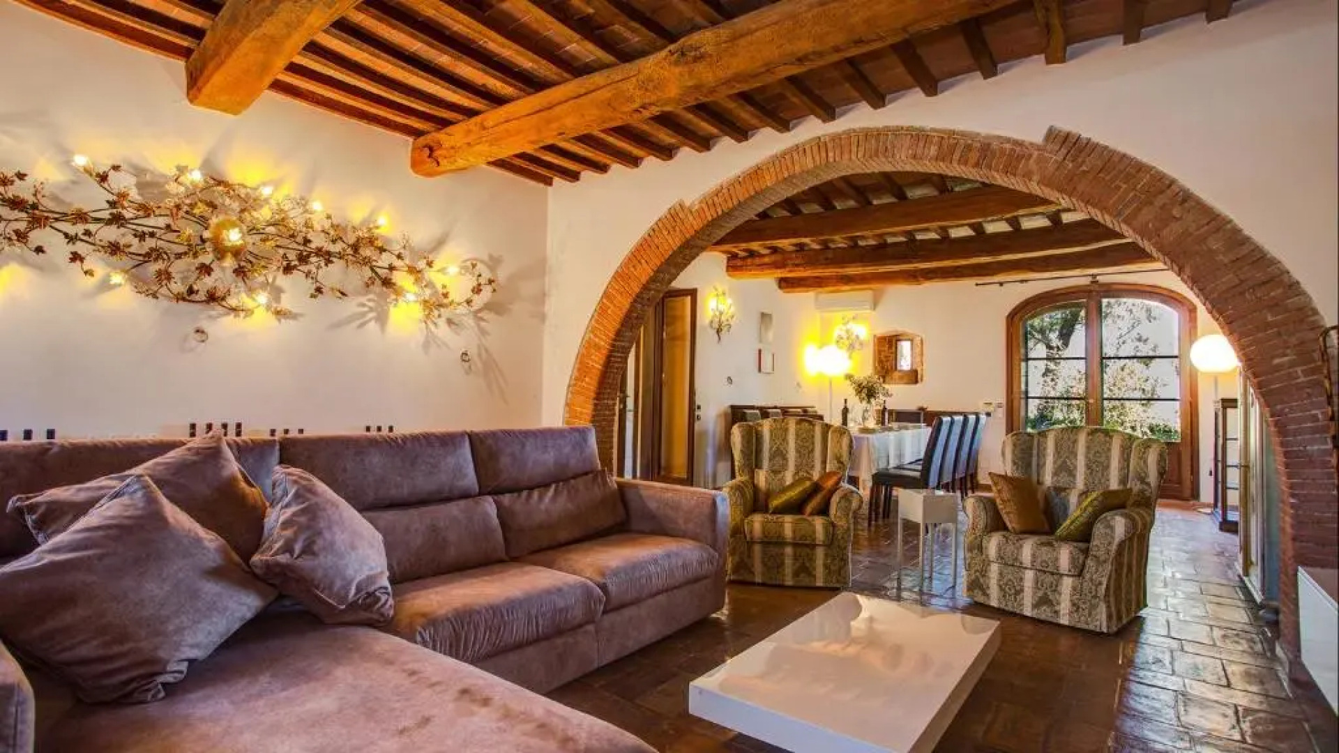 LA MAGIA 8&2, Emma Villas