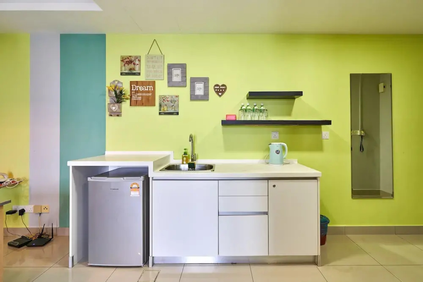 OYO Home 44002 Classic 2br Setia Alam Trefoil.