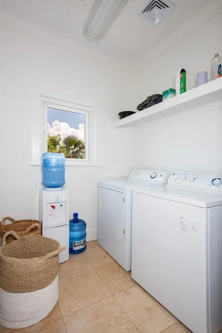 Turtle Pointe - Lux New Windermere Home W/pool, Boat Dock, Beach 3 Bedroom Home