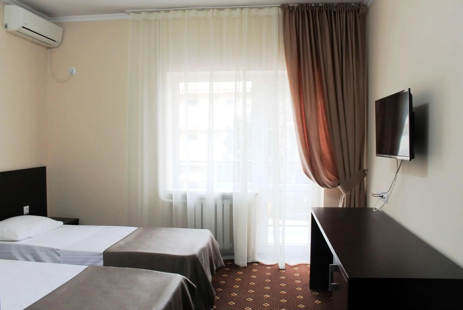 Виктория (Адлер)