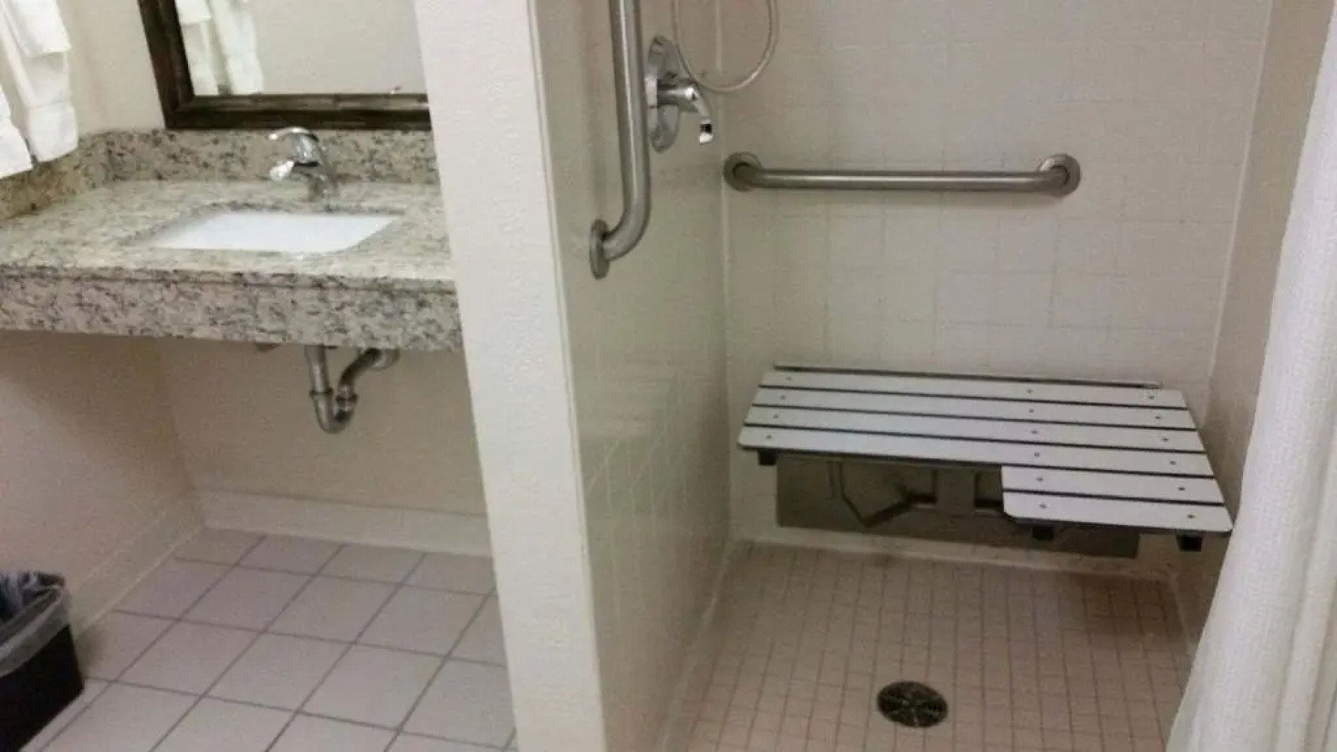 Cobblestone Hotel & Suties - Baldwin