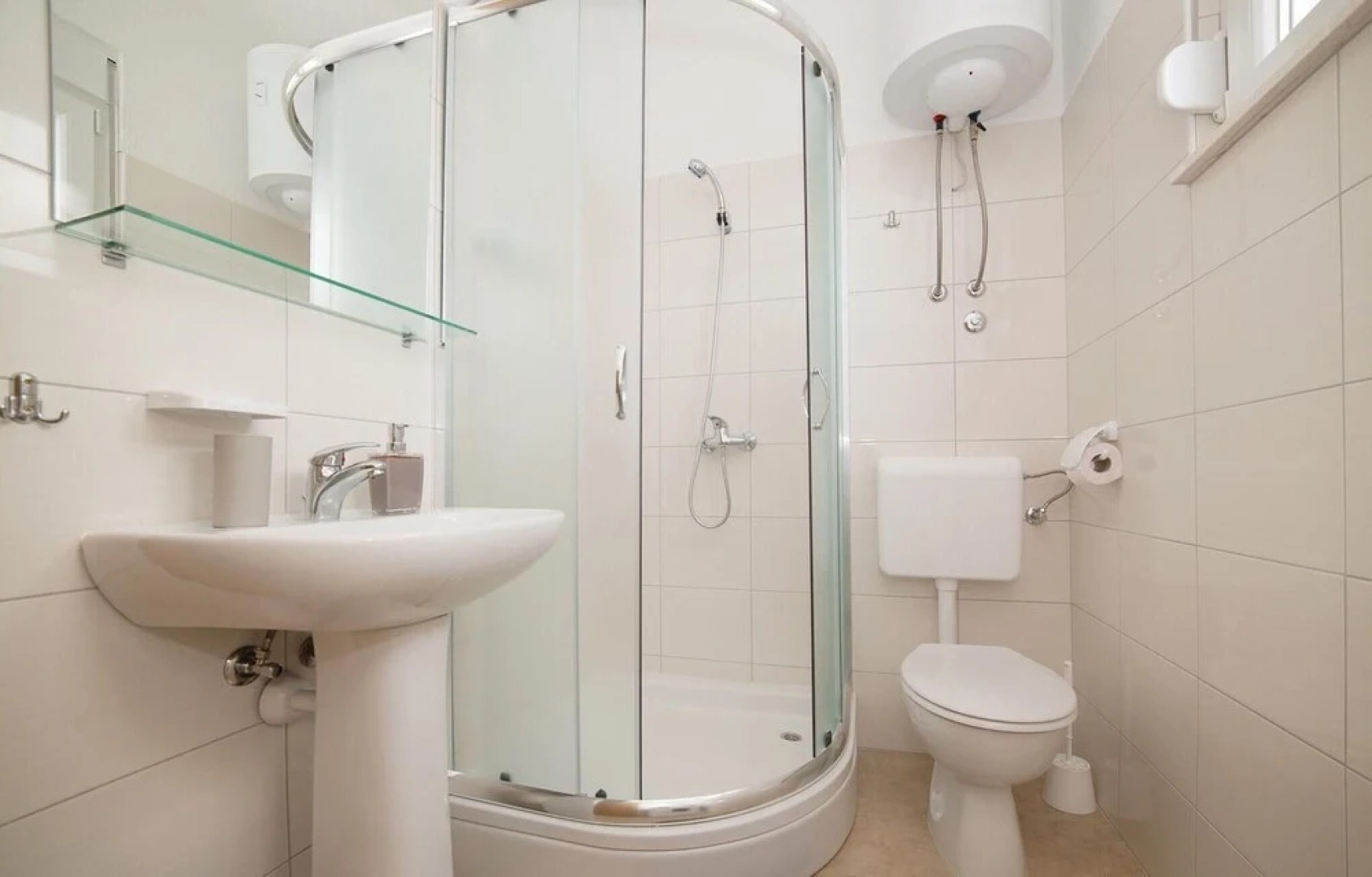 Beautiful Apartment in Kastel Stari With 3 Bedrooms, Outdoor Swimming Pool and Sauna