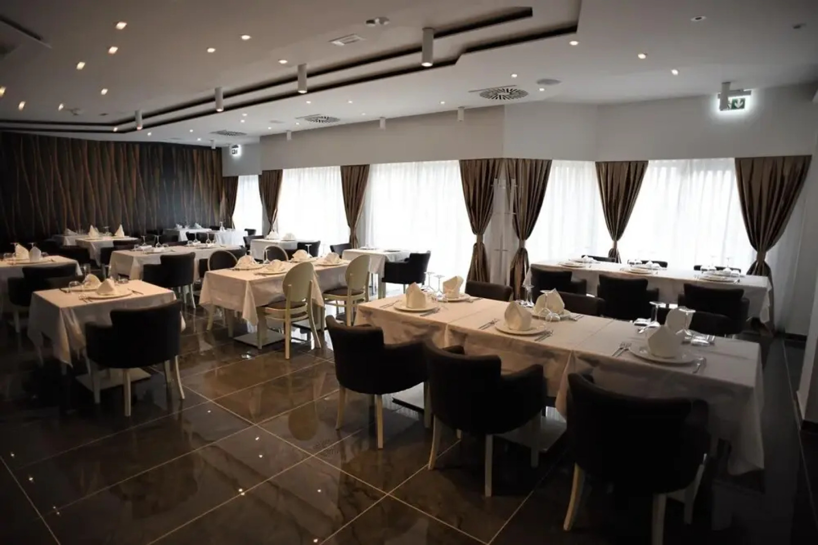 Santiny Hotel & Restaurant