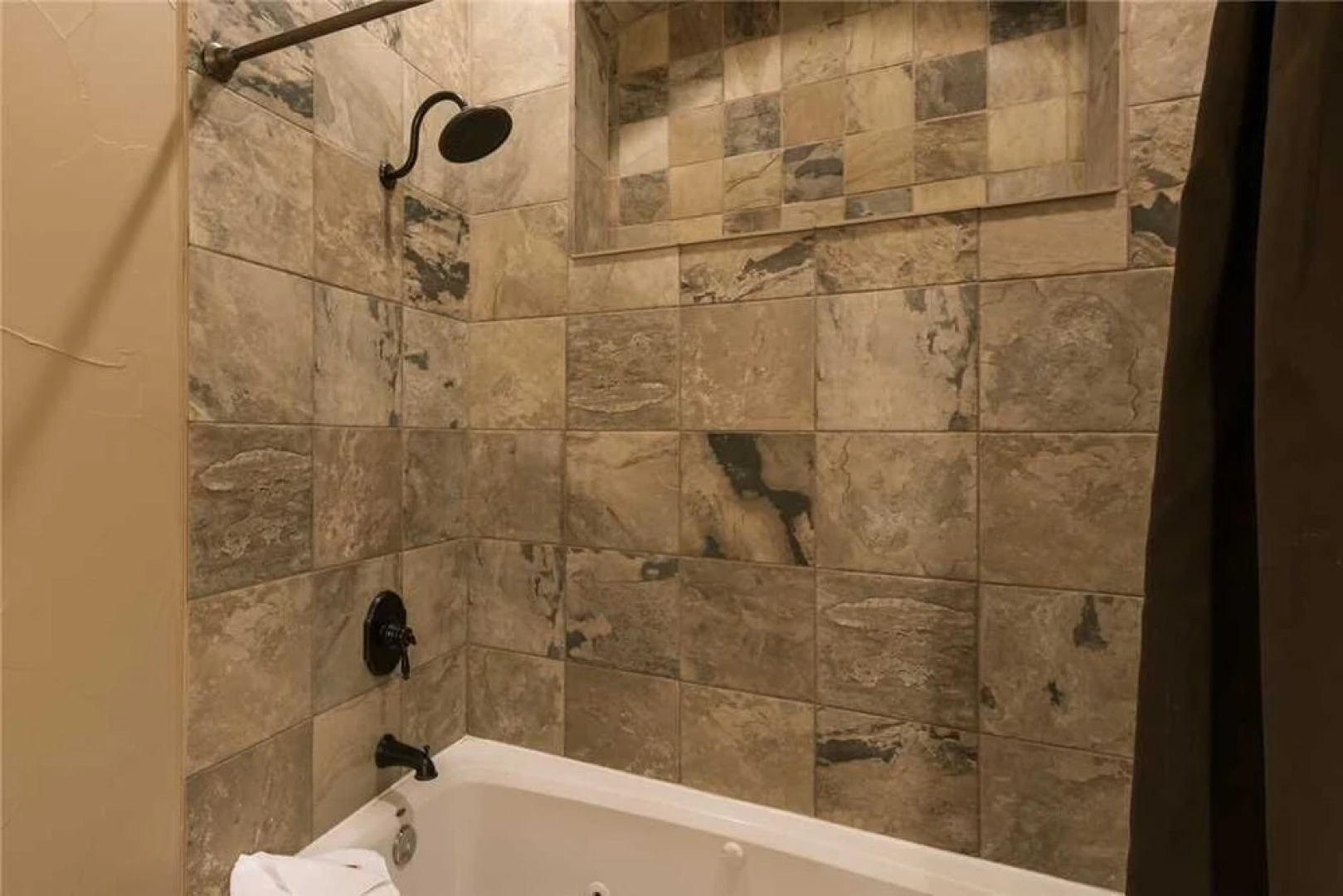 Sky Hawk Lodge - Four Bedroom Cabin