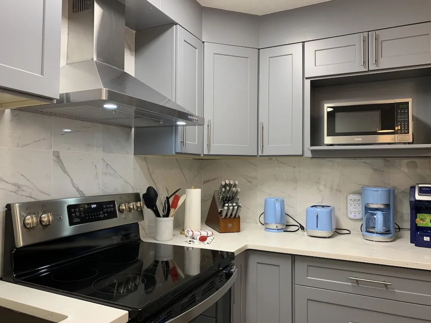 Lovely 1-Bedroom Condo with AC & Kitchen
