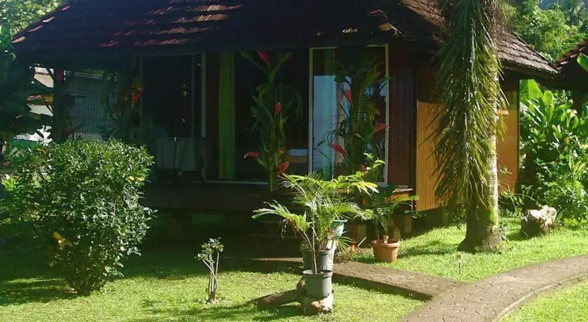 Tauhanihani Village Lodge La Vague Bleue