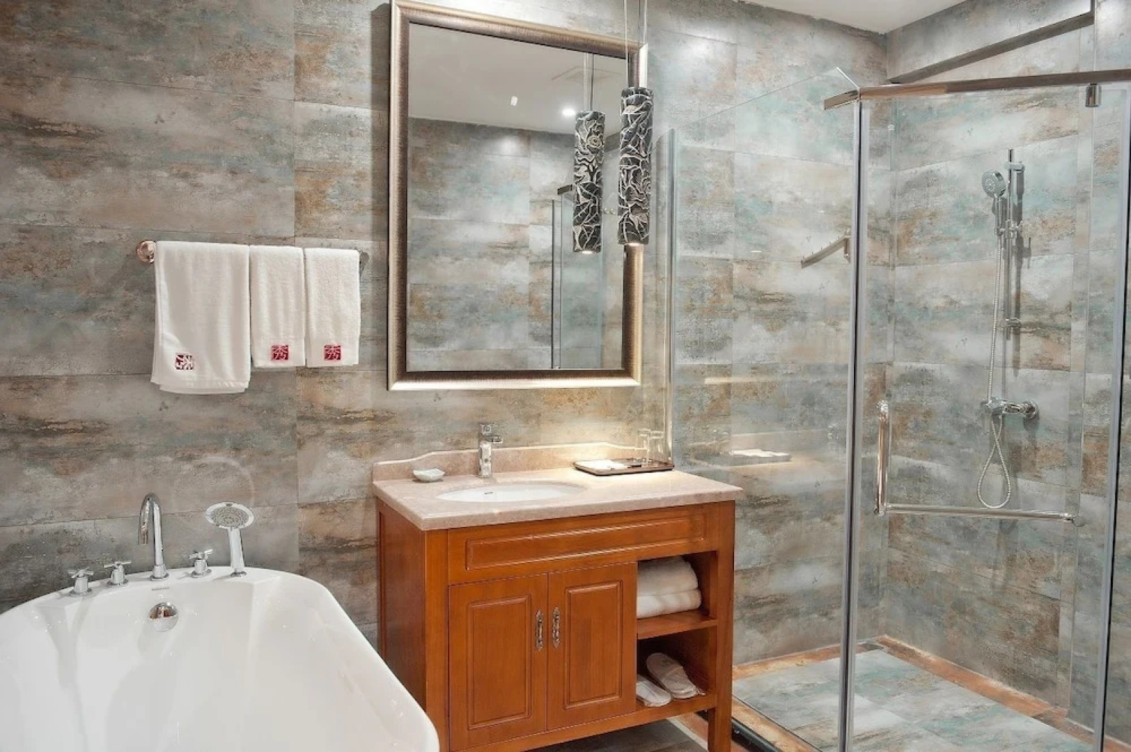 Guilin Crystal Crescent Moon Hotel