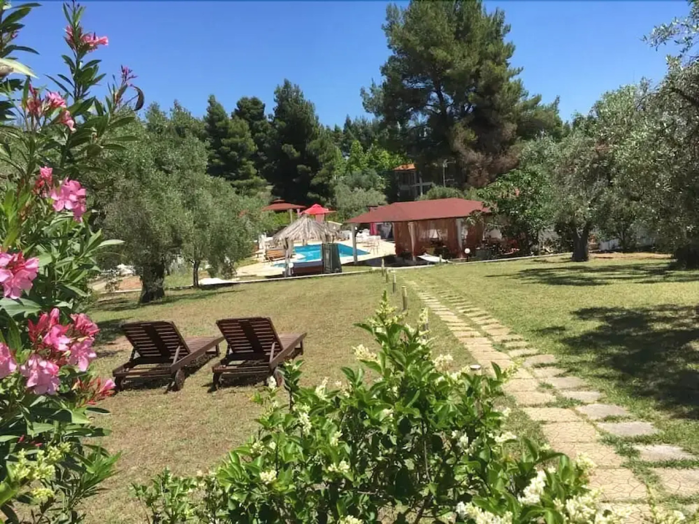 Villa Askamnia and Suites
