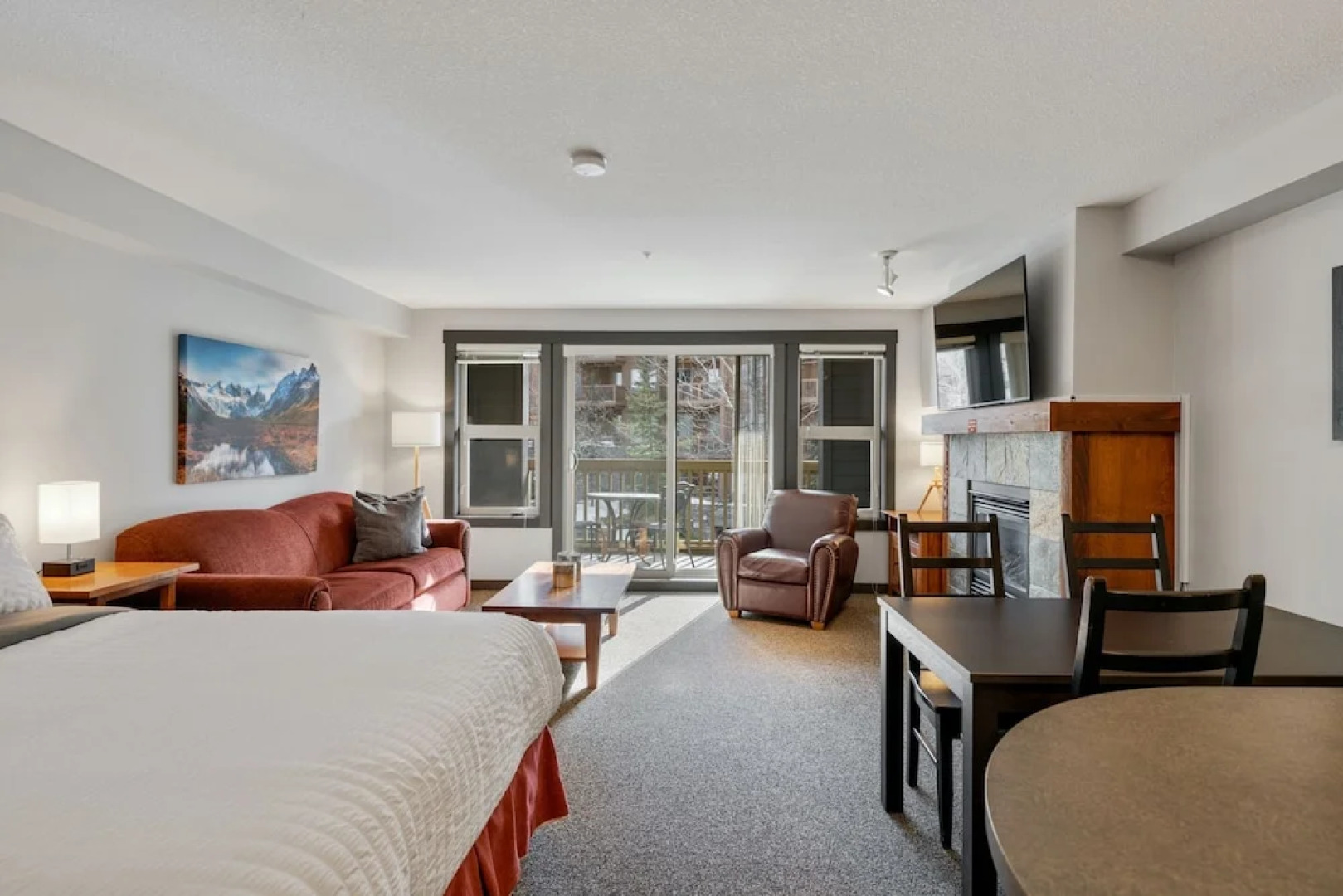 SPACIOUS Studio | Ski In/Out | Pool & Hot Tubs | in the Heart of PANORAMA RESORT