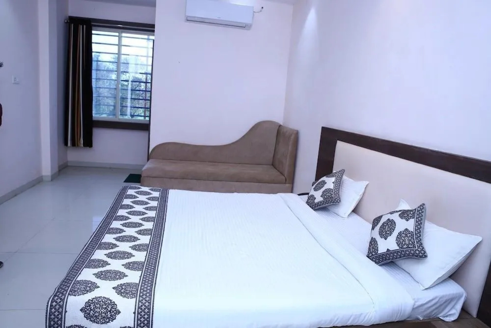 Hotel Tirupati Palace