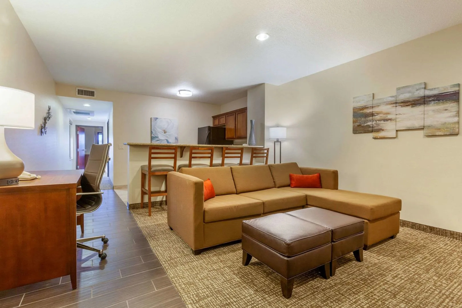 Comfort Suites Glendale - State Farm Stadium Area