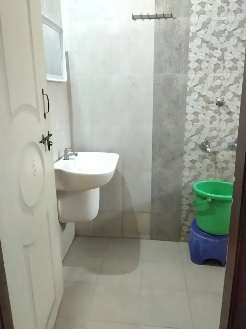 Iroomz Hotel Sagar Deluxe