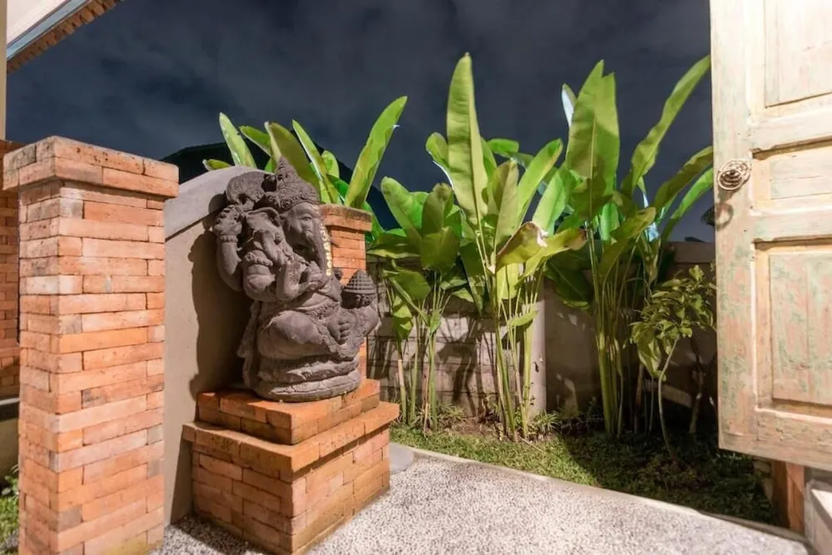 Umah Dangin Guesthouse - Hostel
