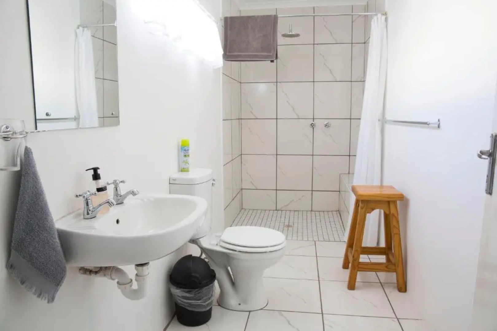 Roode Bloem Farm House