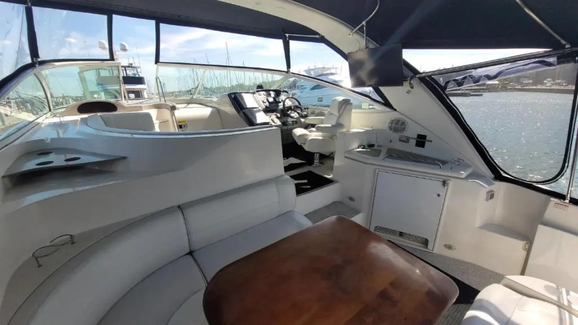 Yachta Yachta Yachta on the wata Island Paradise