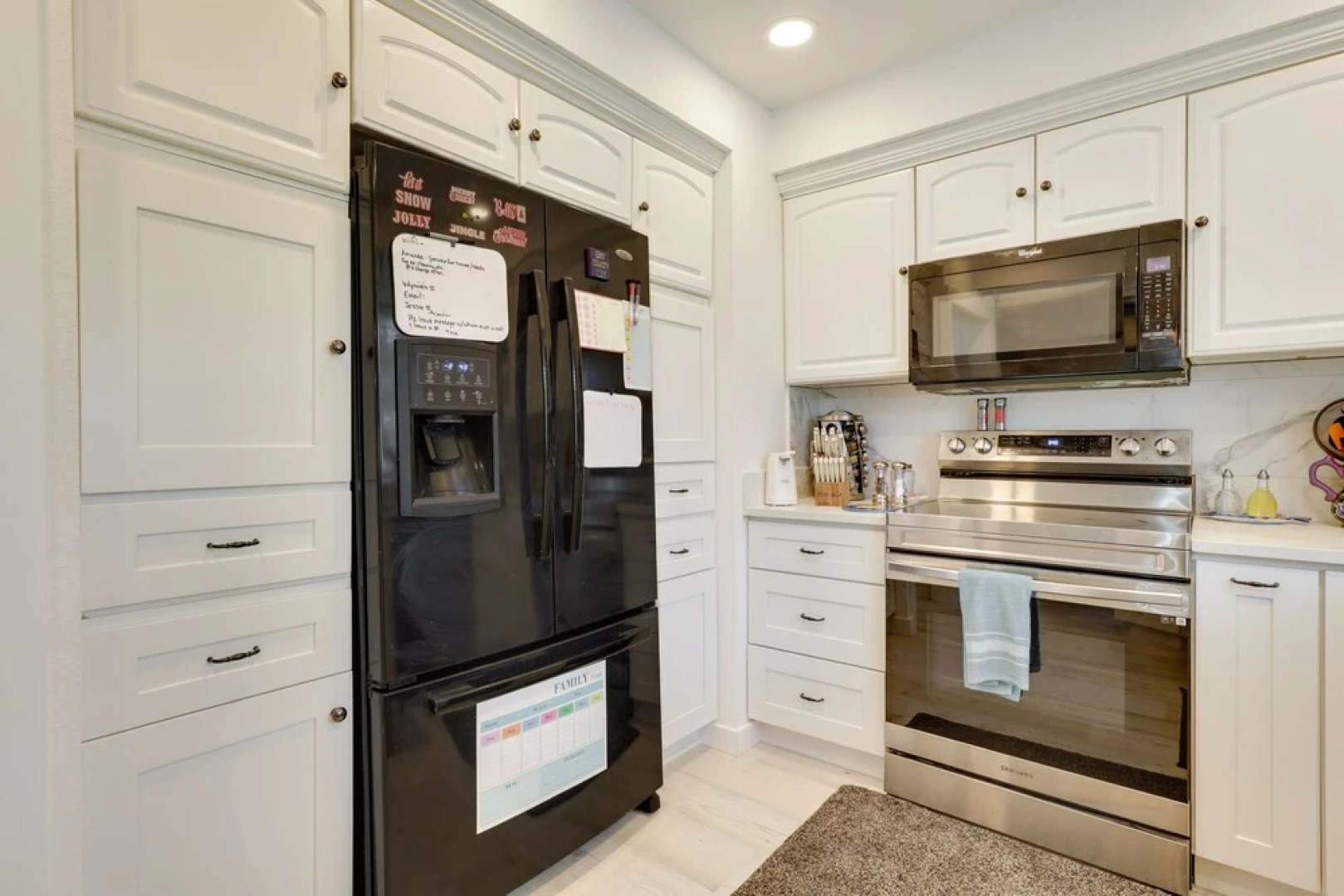 Salem Getaway w/ Hot Tub Near Parks & Boating!