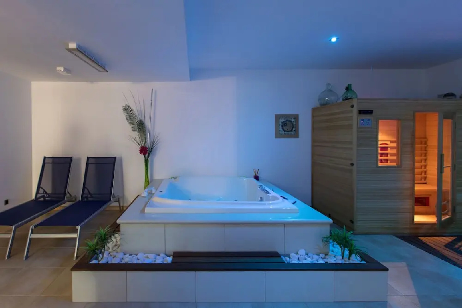 Vertical Villa: luxury, sea views & private SPA