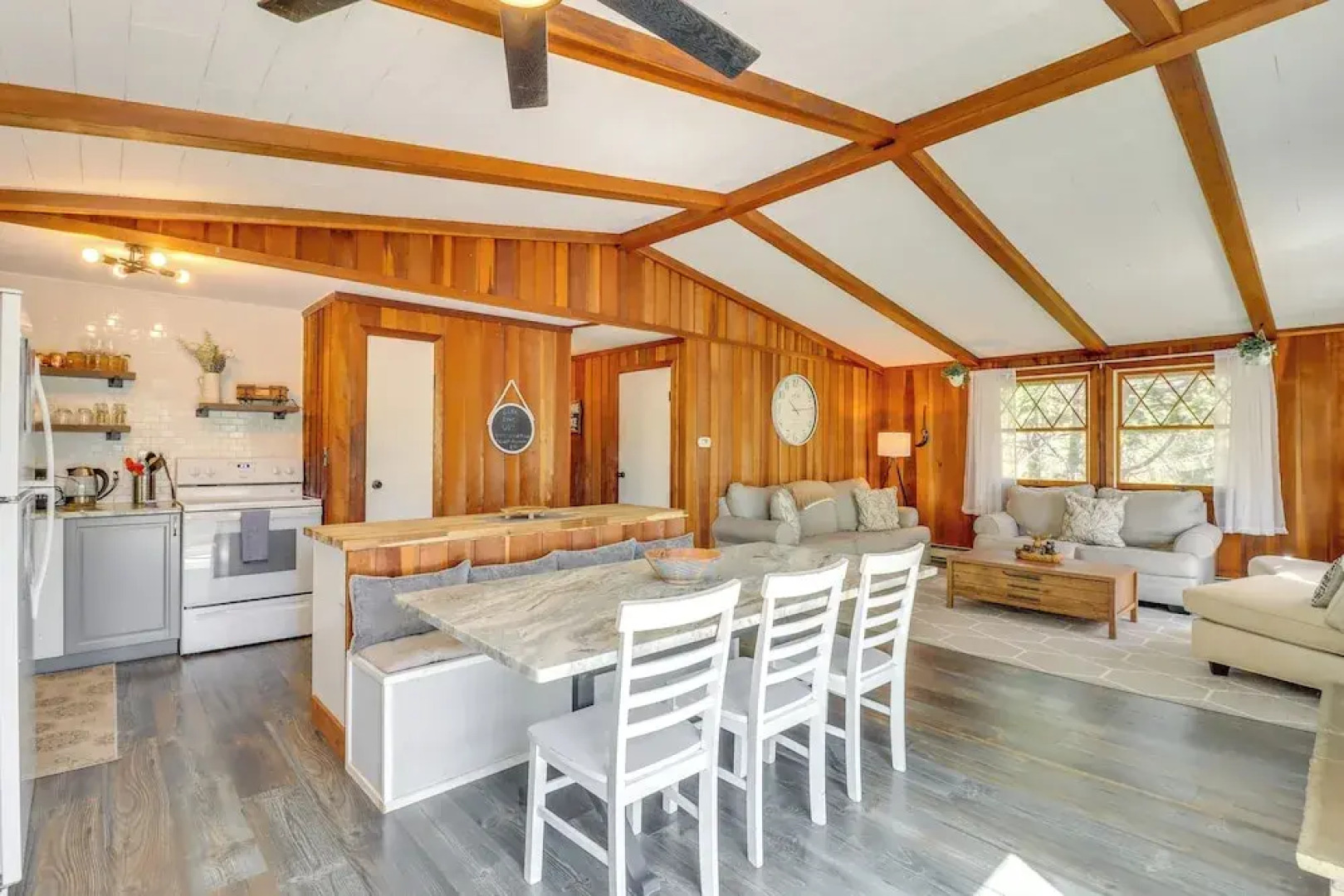 Swim Dock & Game Room: Lakefront Poconos Cabin!