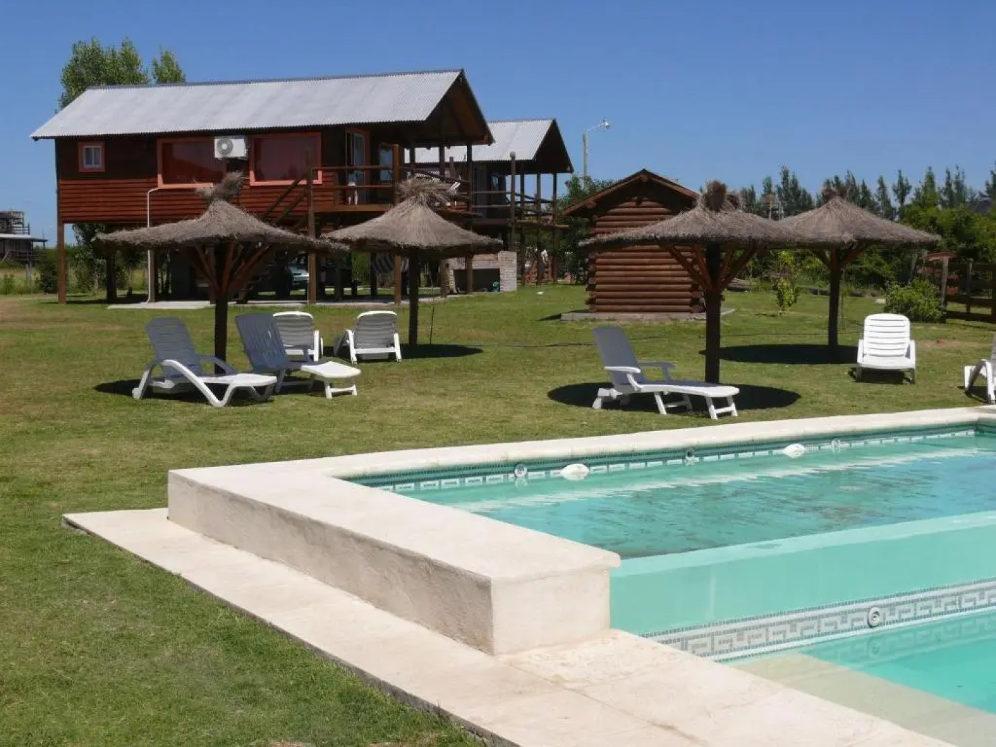 Cabanas De La Ribera