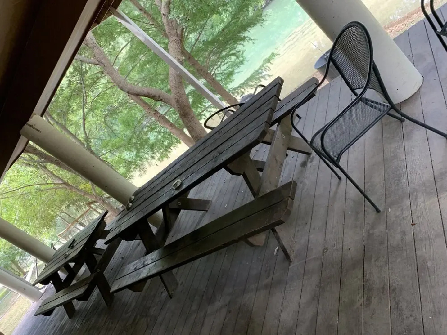 Earth Haus Stunning Riverfront Home