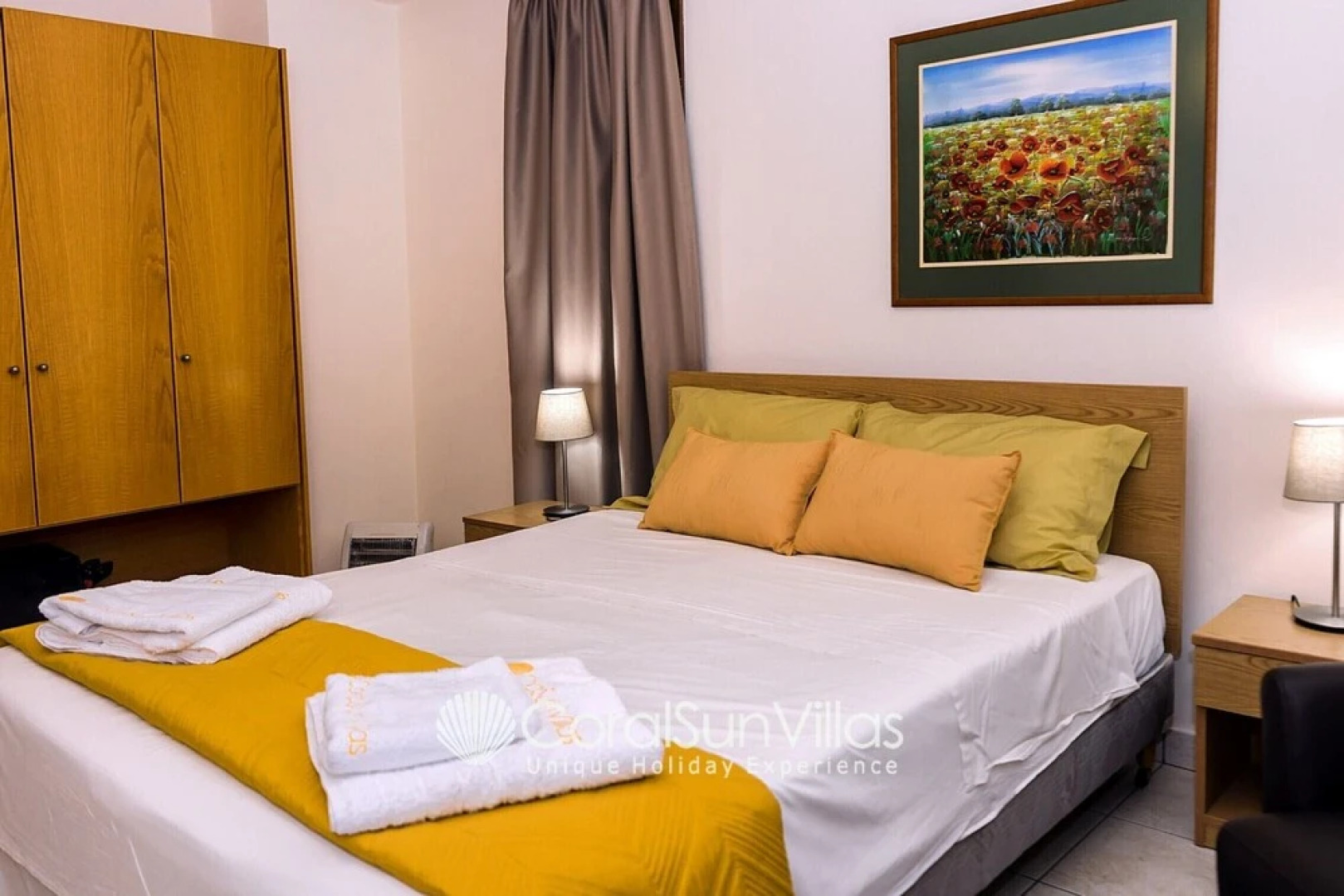 Wonderful Quiet Area, Completely Privacy, Large Private Pool, Colourful Garden