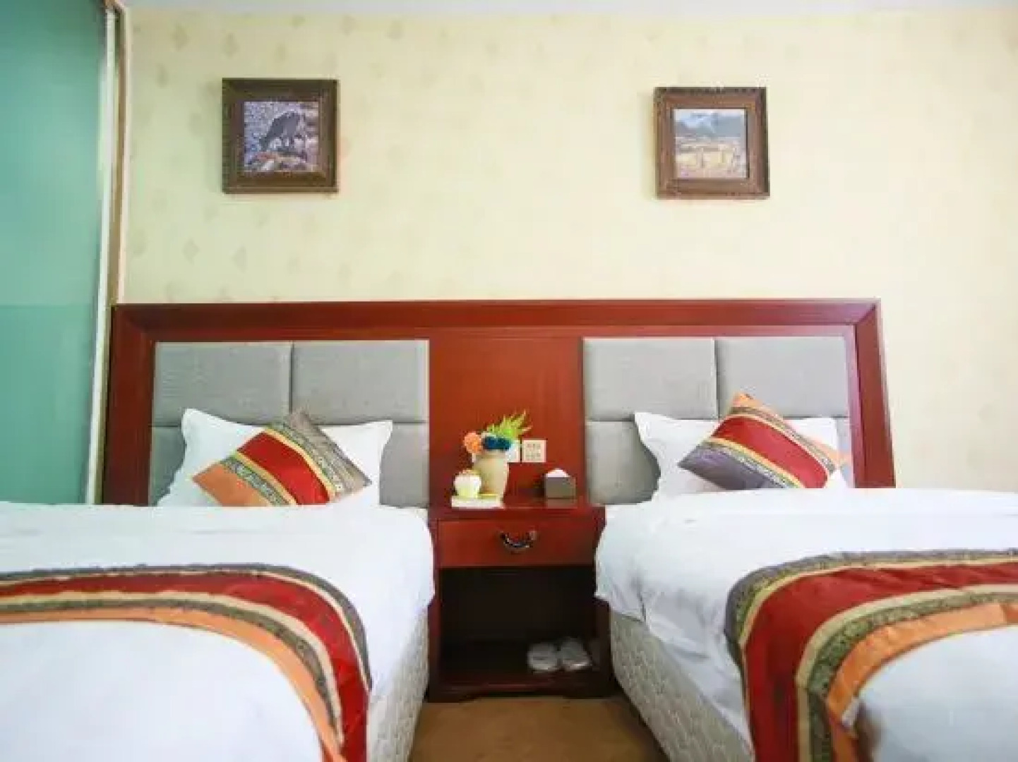 Daocheng Jingyang Hotel