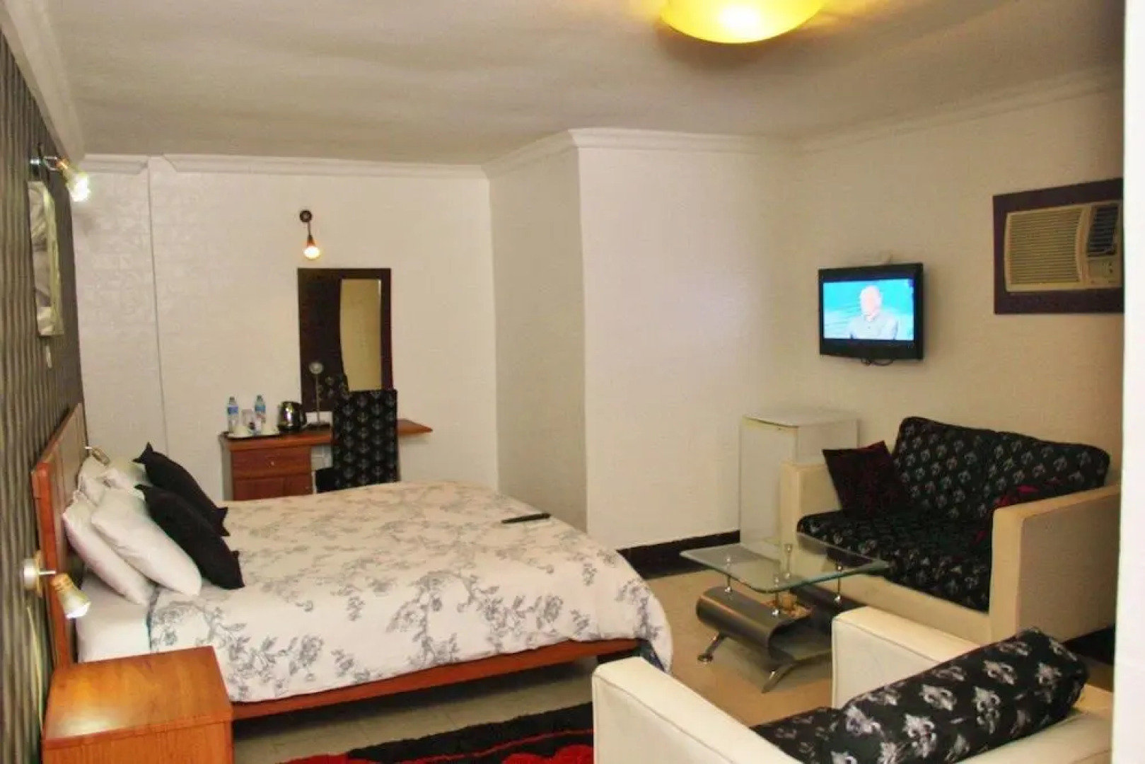 De-vine Plus Hotel and Suites