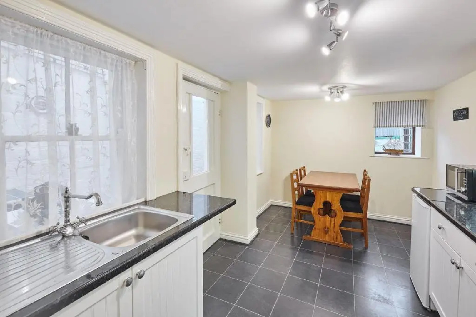 Host Stay Lavender Cottage