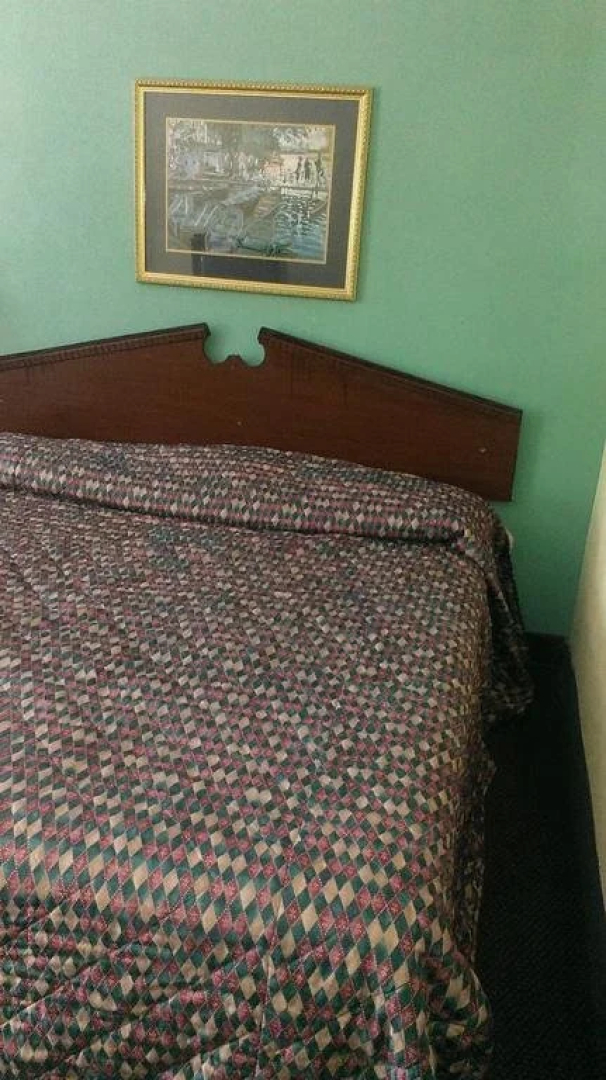 Deluxe Inn