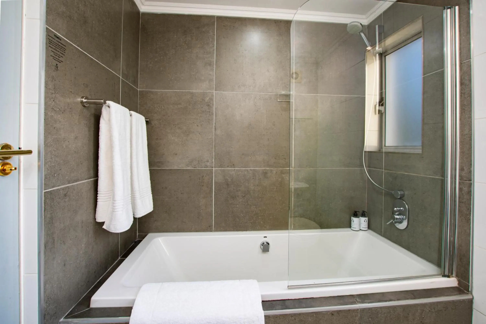 Queen’s Hotel by BON Hotels