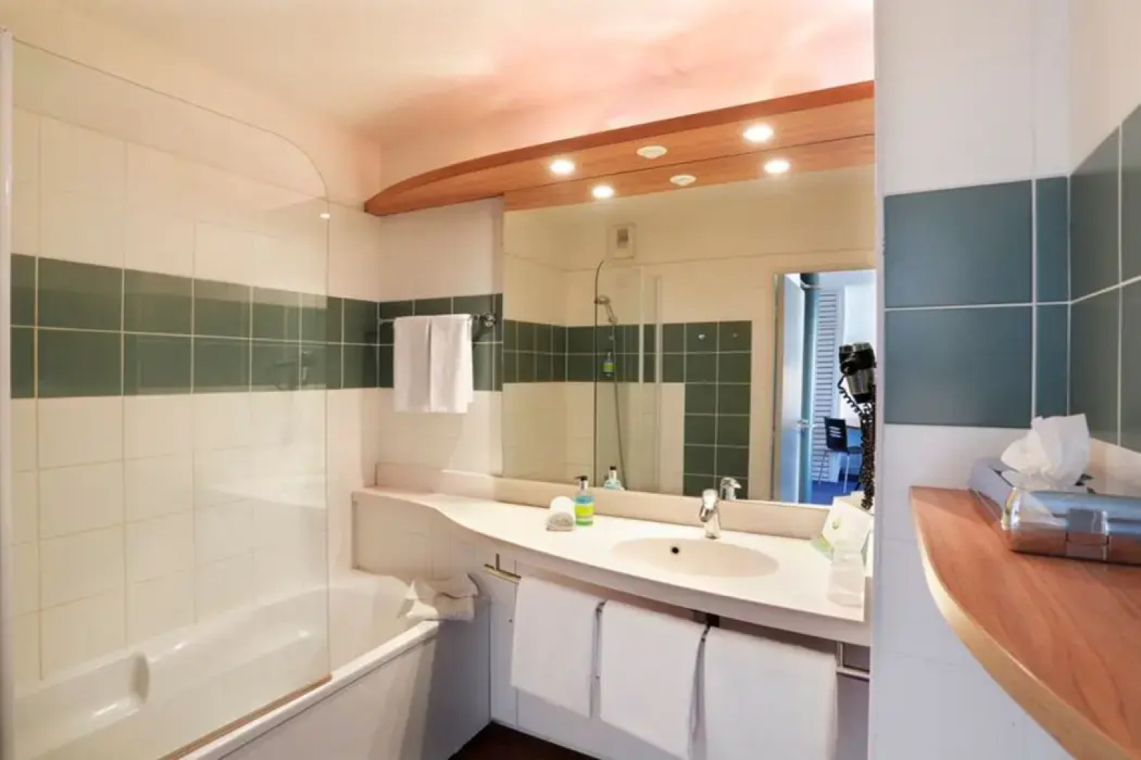 Suite - Home Orleans Saran