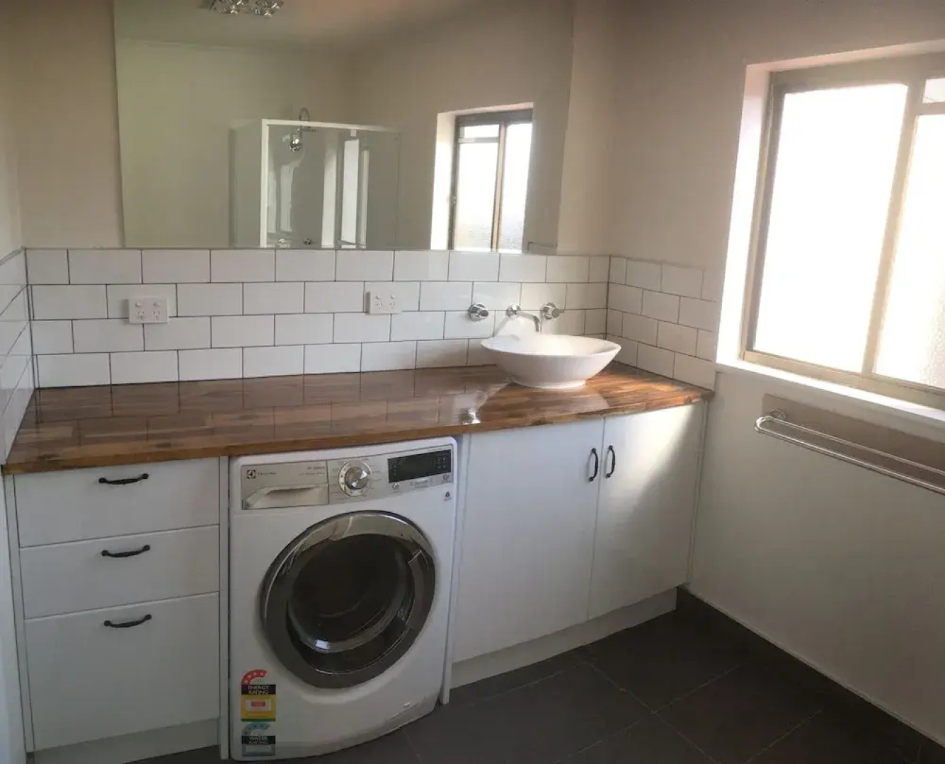 3ree Spacious & charming Apartment