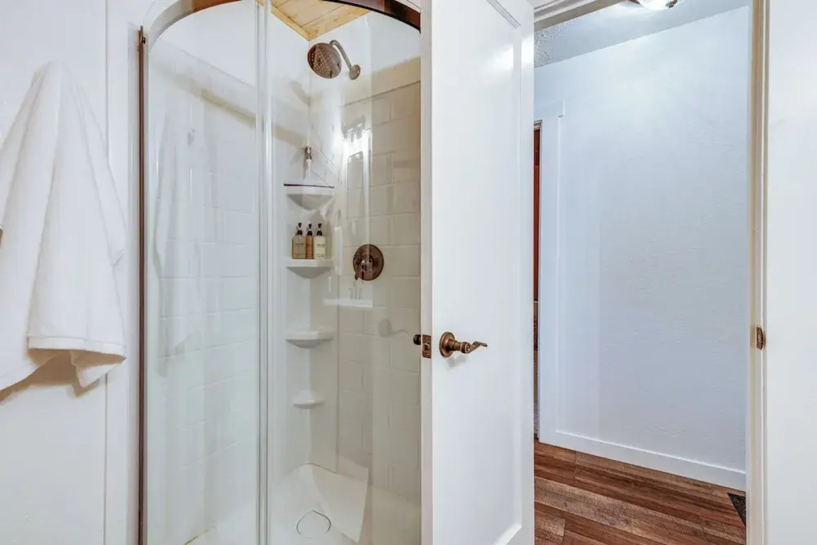 3 Mi to Calaveras Big Trees: Cabin w/ Fire Pit!