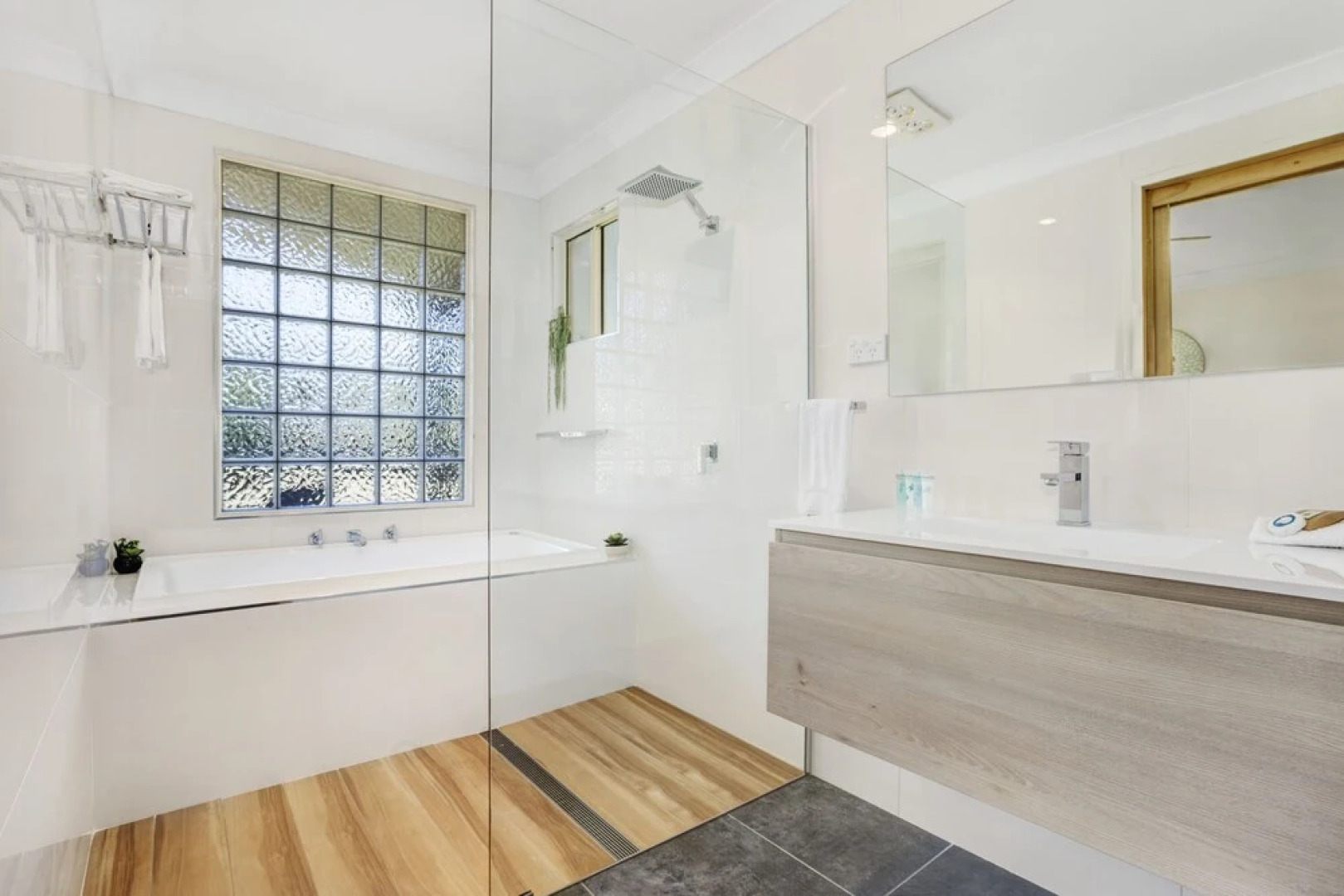 Seven Mile Beach Holiday Park