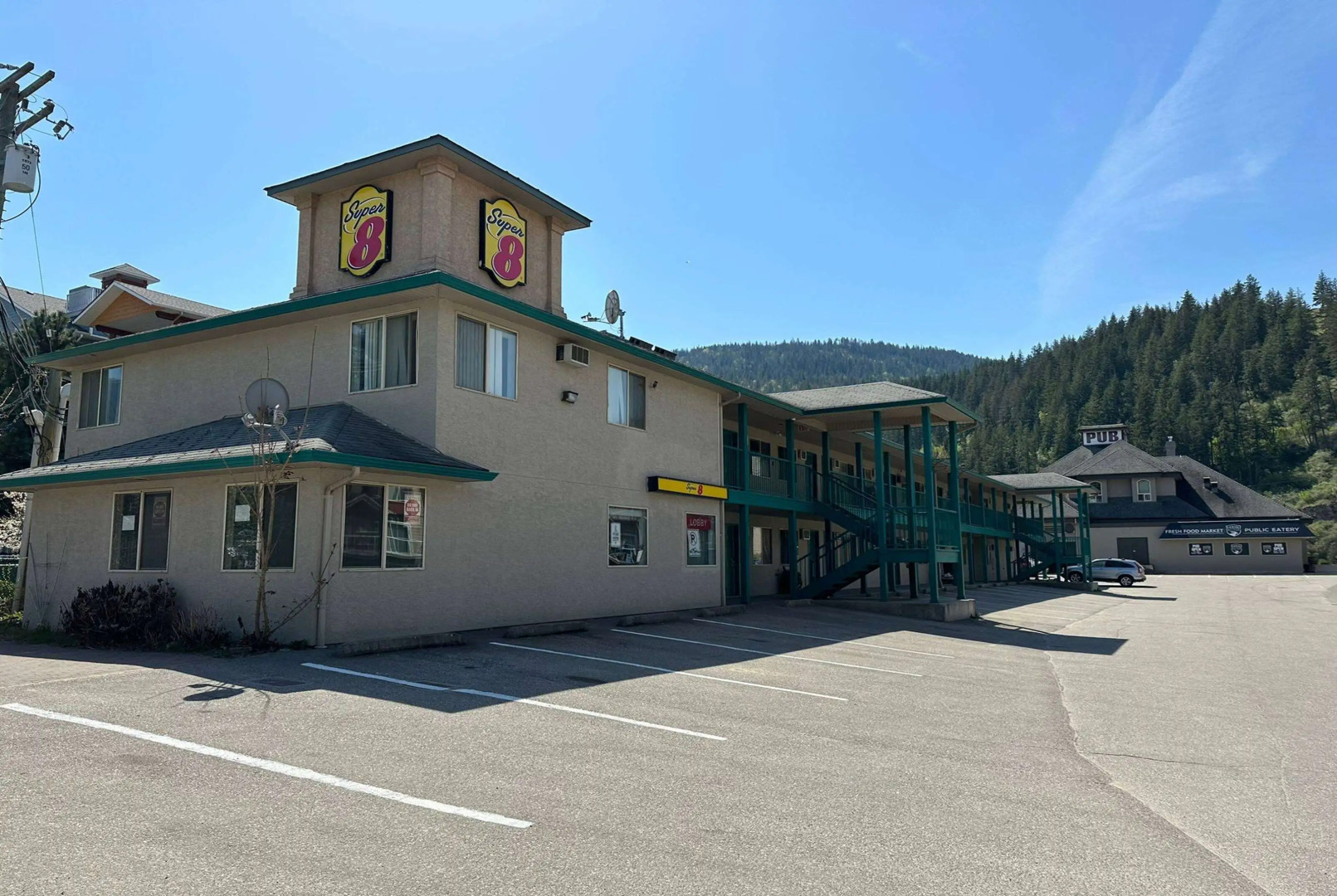 Super 8 by Wyndham Sicamous