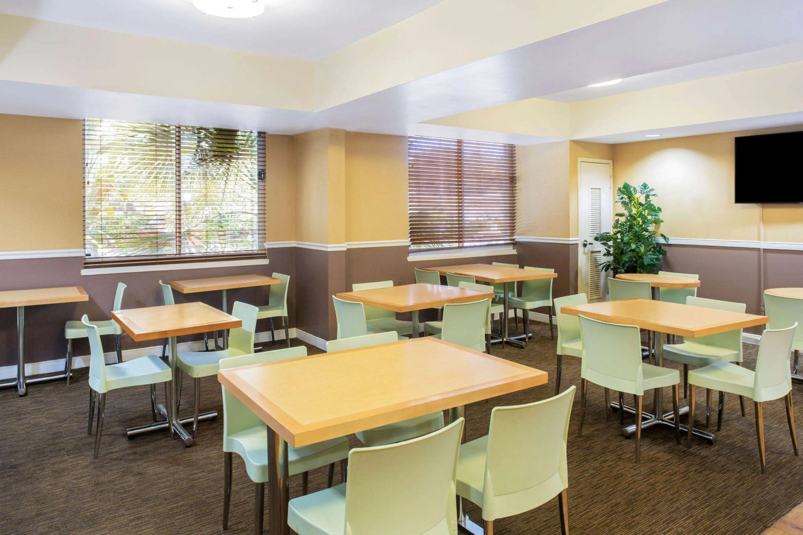 La Quinta Inn & Suites by Wyndham Sarasota Downtown