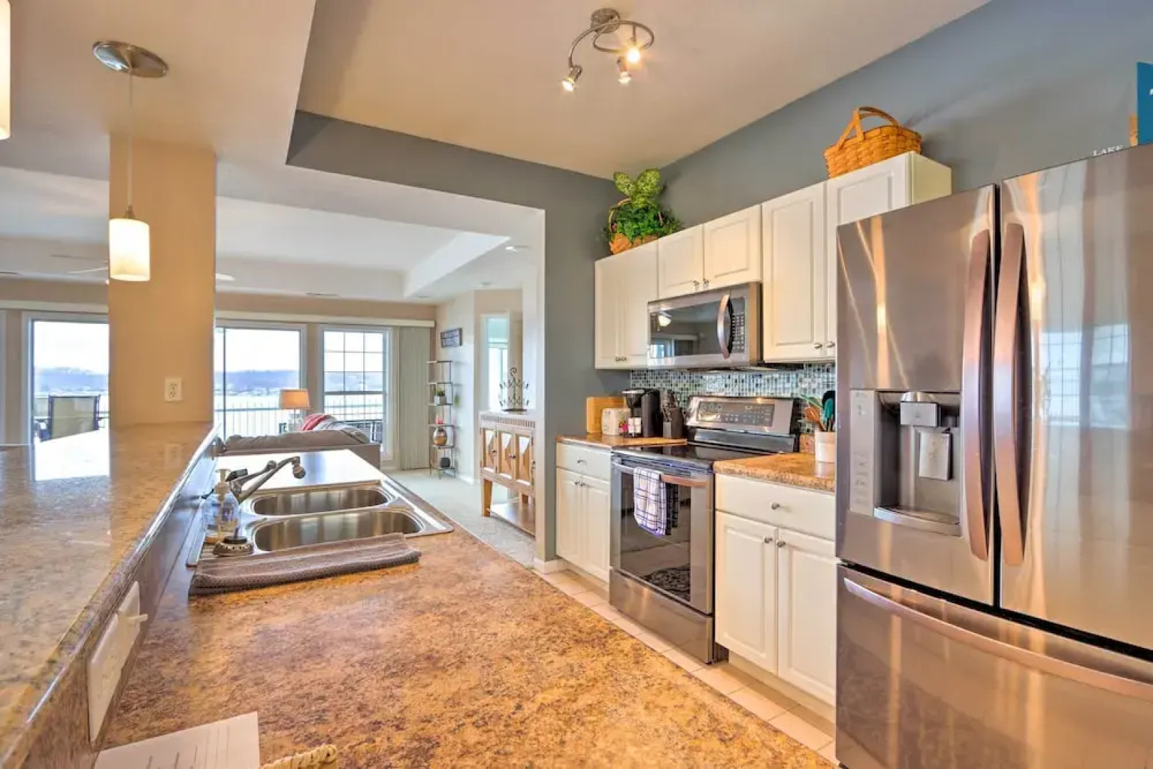 Lake Ozark Waterfront Condo w/ Access to 2 Pools