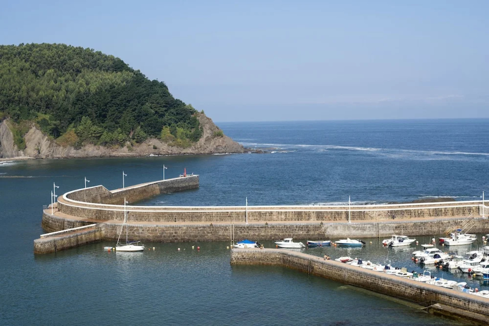 SEAVIEW I apartment by Aston Rentals