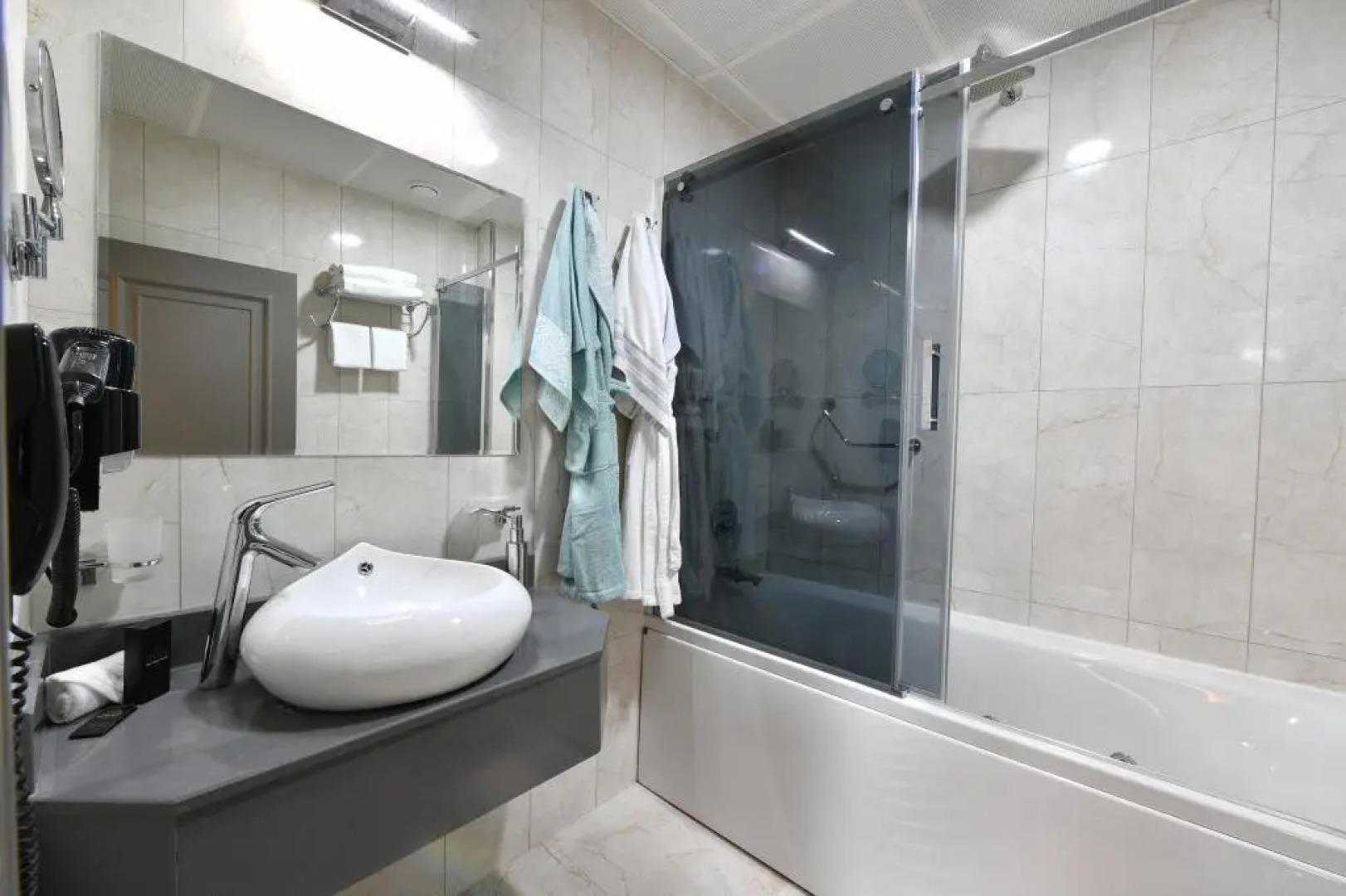 D'Lux Boutique Hotel