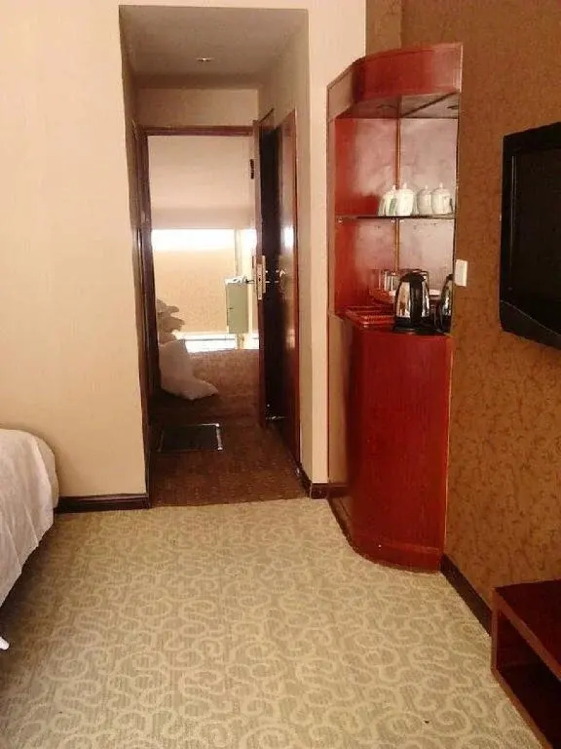 Longyi Business Hotel