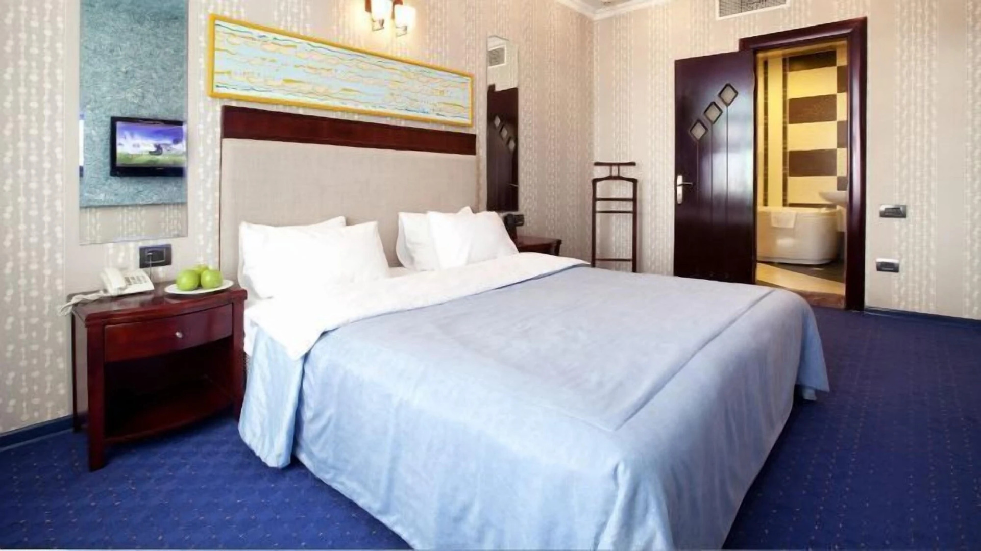 Отель Монолит Плаза