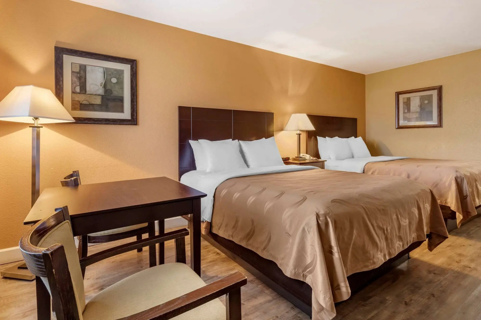 Quality Inn Russellville I-40