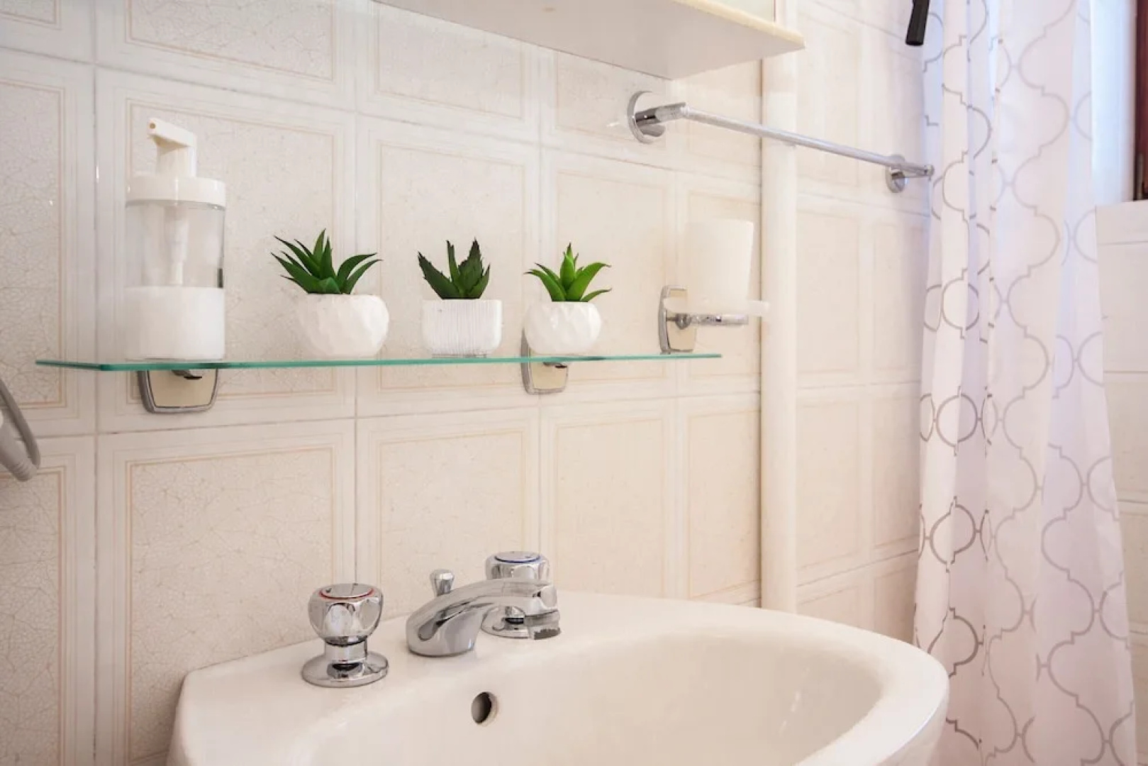 Apartments & Rooms Mikelin