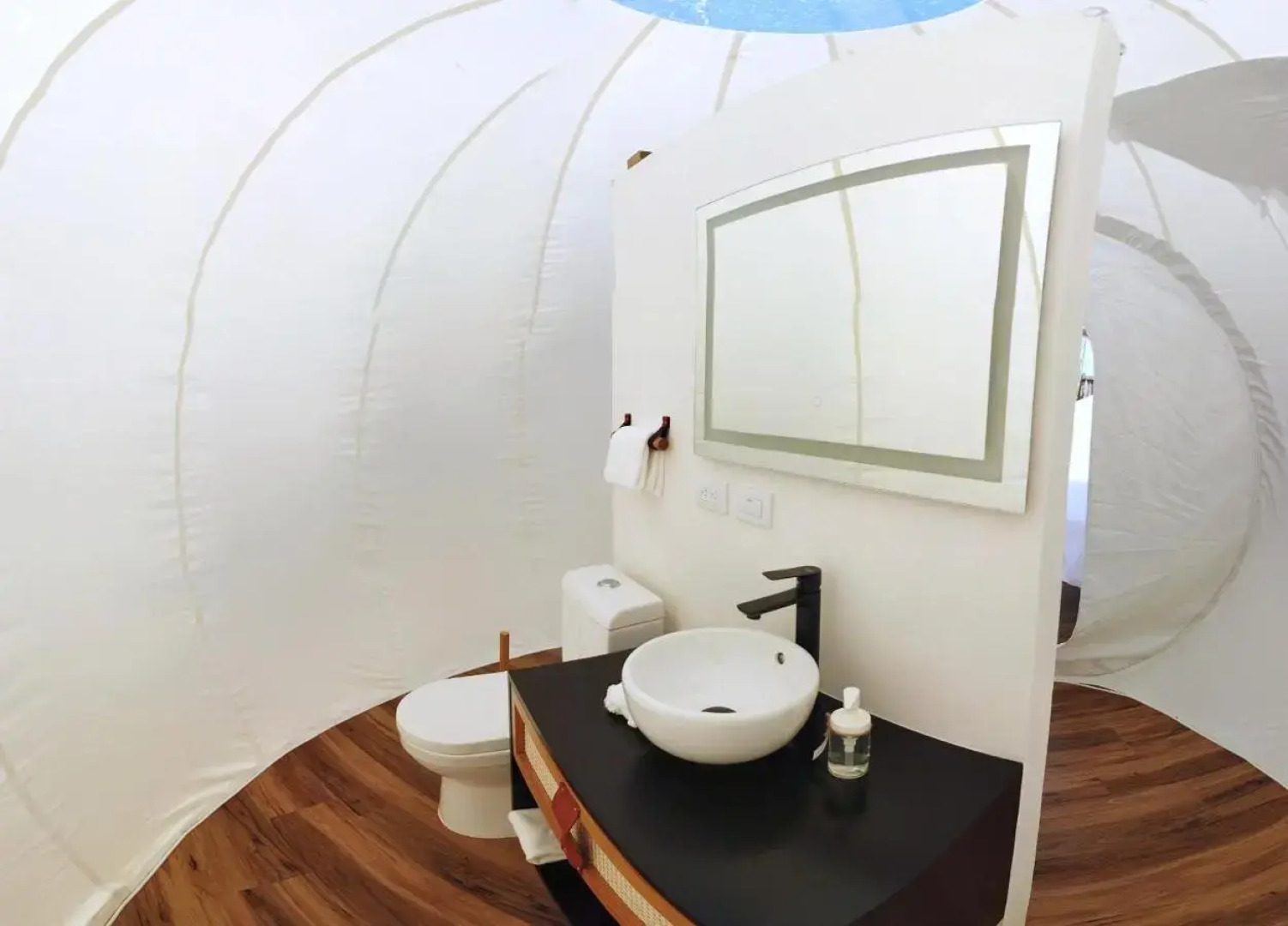 Green Land Bubble Glamping