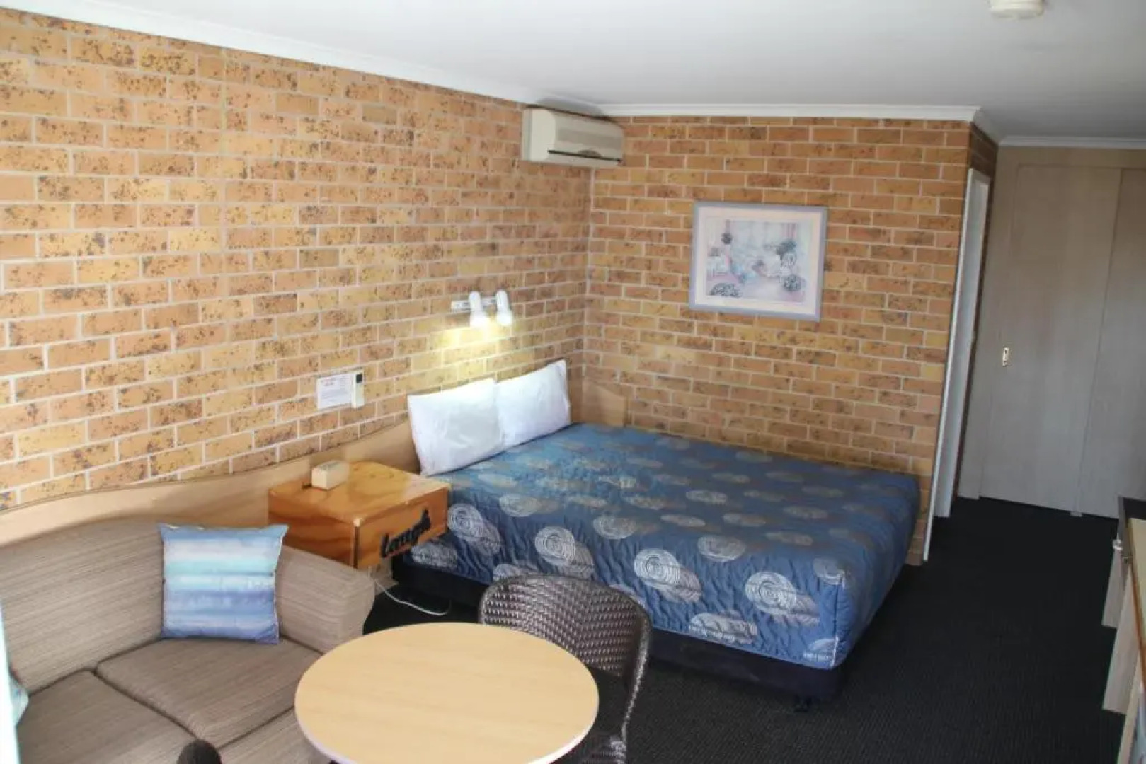 Town & Country Motor Inn