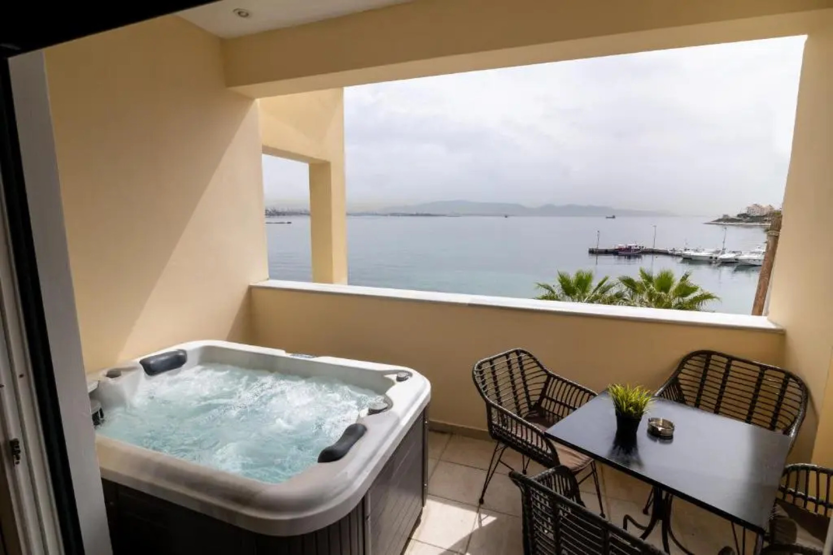 Votsalakia Hotel & Luxury Apartments